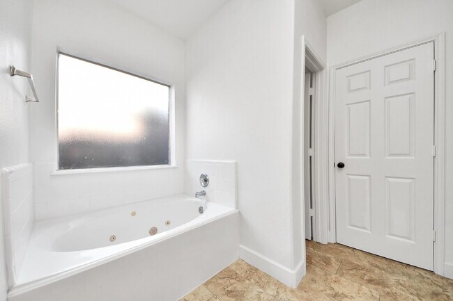 Building Photo - Spacious 4-Bedroom Home with Private Office & Room for Everyone!
