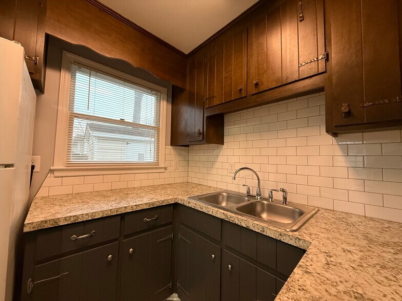 Kitchen - 908 S Lexington Ave