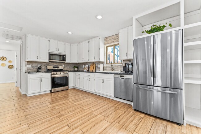 Building Photo - 72847 Desert Trail Dr