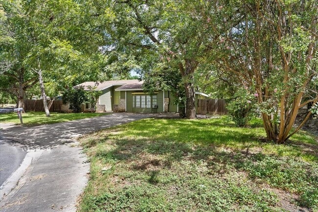 Building Photo - 7505 Shadywood Dr