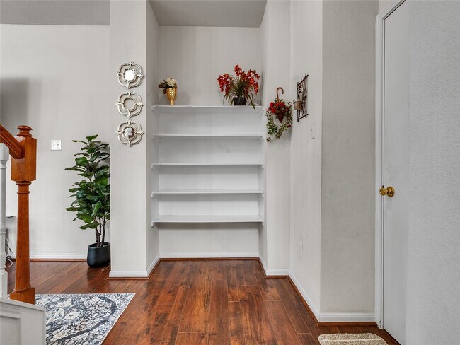 Building Photo - 5514 Gatesprings Ln