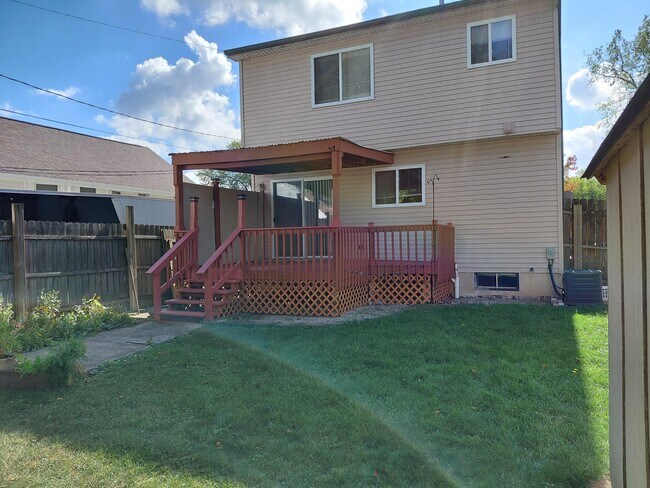 Building Photo - 29528 Balmoral St