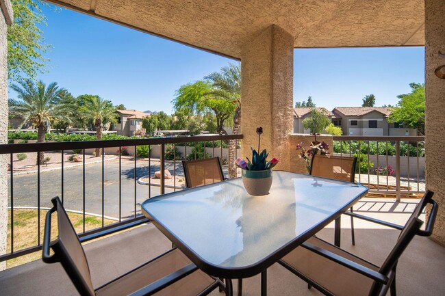 Building Photo - 2-Bedroom Scottsdale Condo with Resort-Sty...