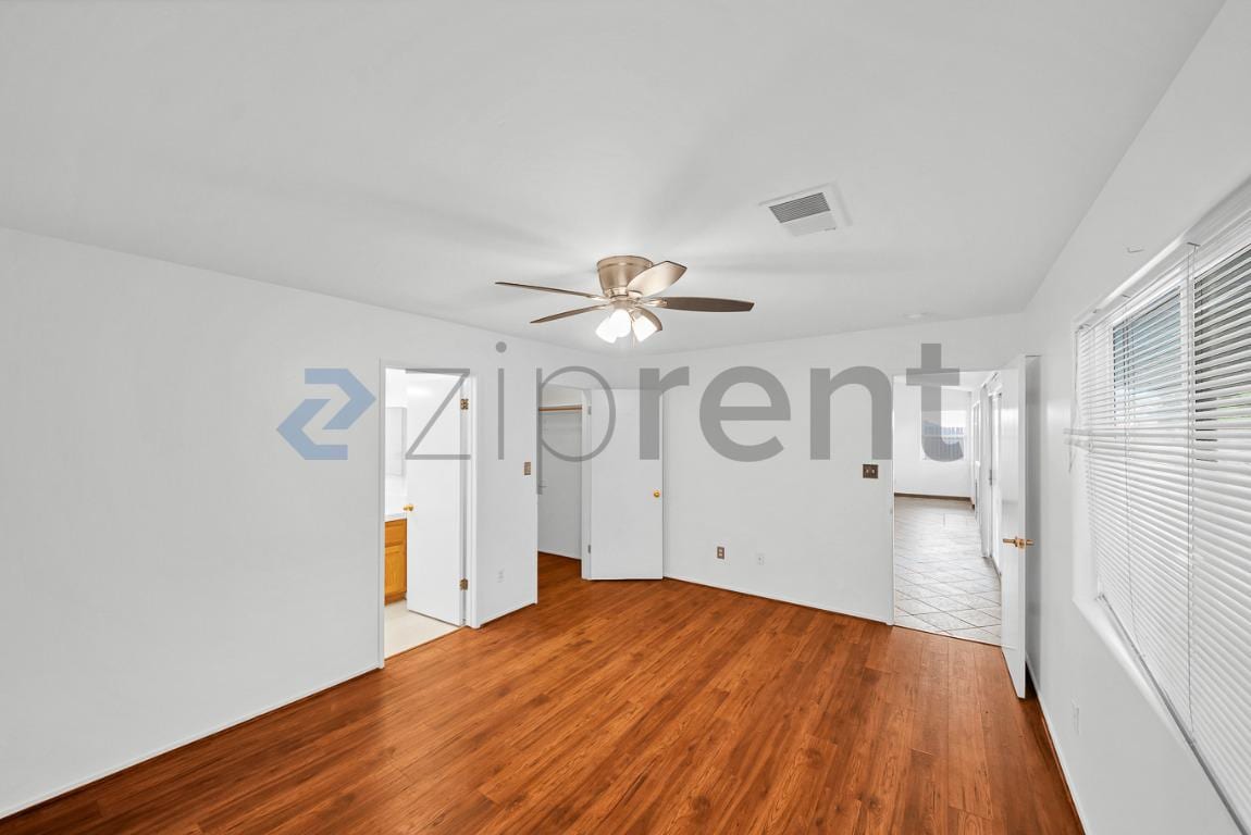 Building Photo - Unit