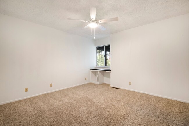 Building Photo - 1096 Corino Real Ct
