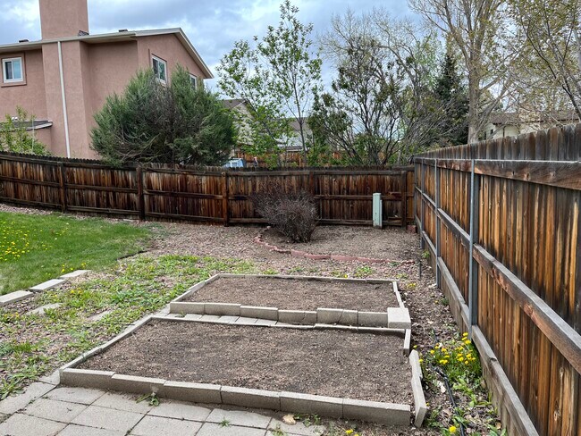 Building Photo - 5303 Meadowgreen Dr