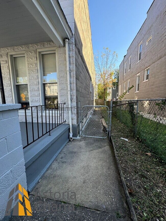 Building Photo - 607 E 41st St