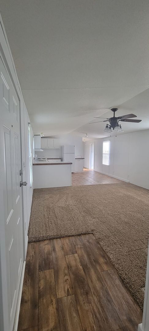 Building Photo - Ready to Move in