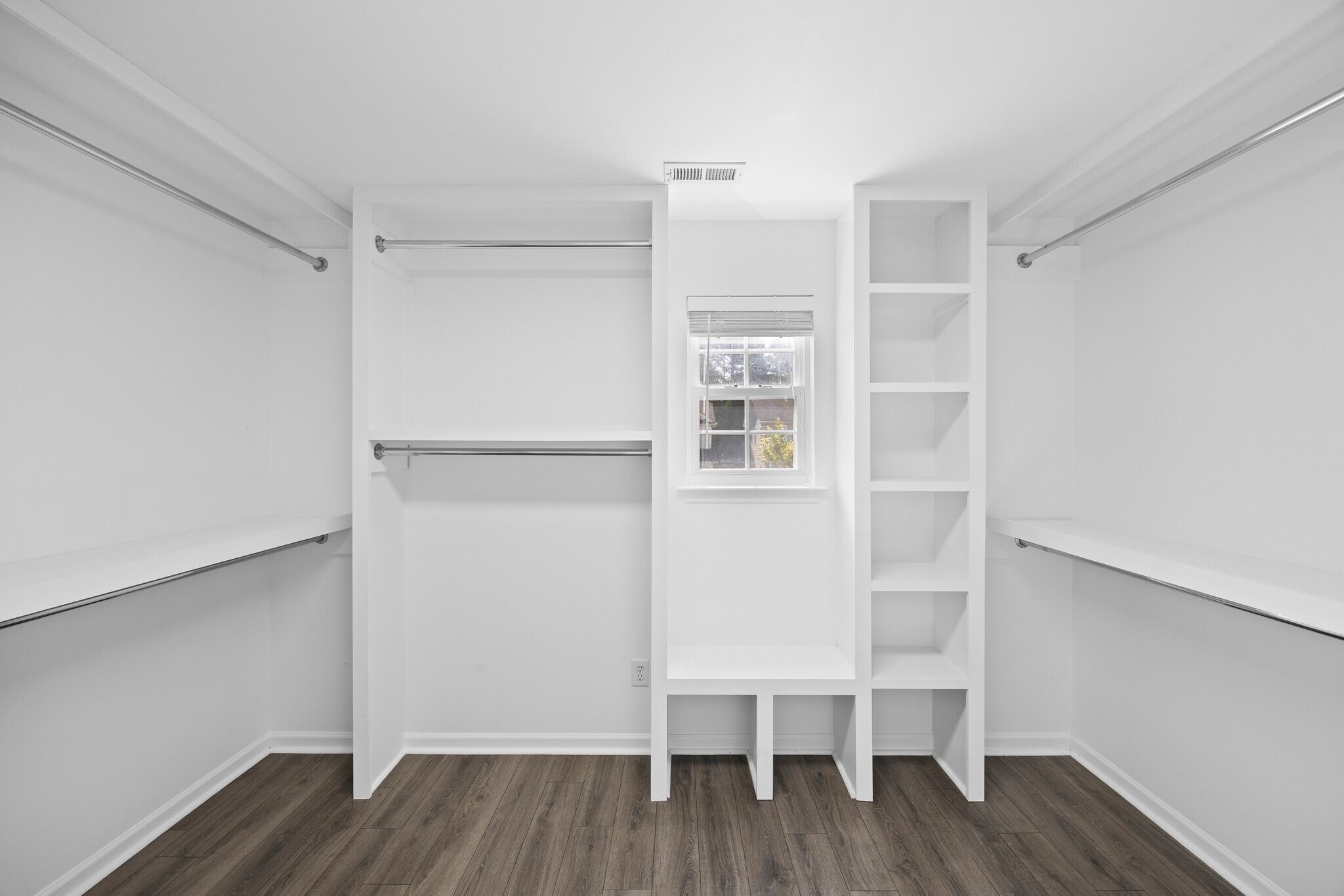 Building Photo - 2307 Harwood Hills Ln