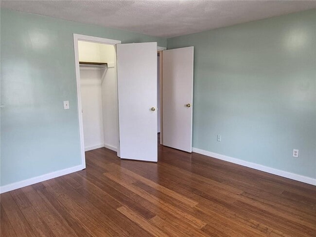 Building Photo - 130 Bliss St