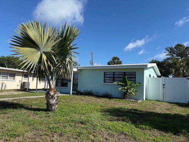 Building Photo - 113 Essex Dr
