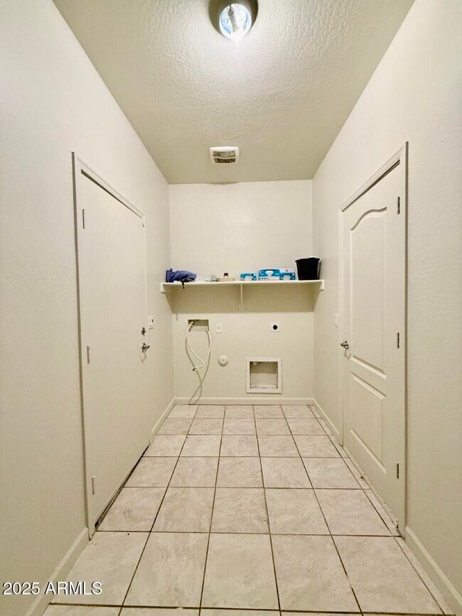 Building Photo - 1520 N 80th Dr