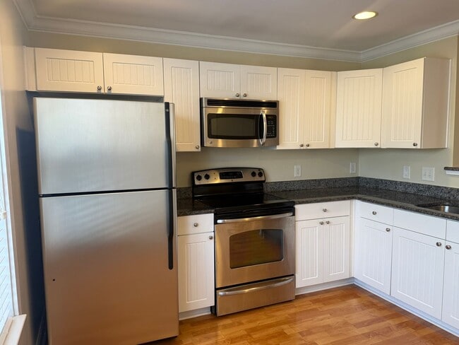 Building Photo - 1830 Candlewood Court #208