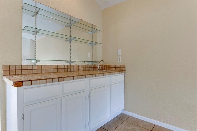 Building Photo - 4035 Green Crest Dr