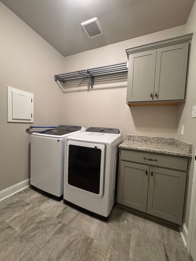 Building Photo - 234 Pumprock Dr