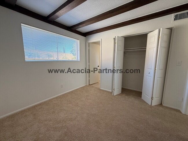 Building Photo - Three Bedroom Multi Level Home
