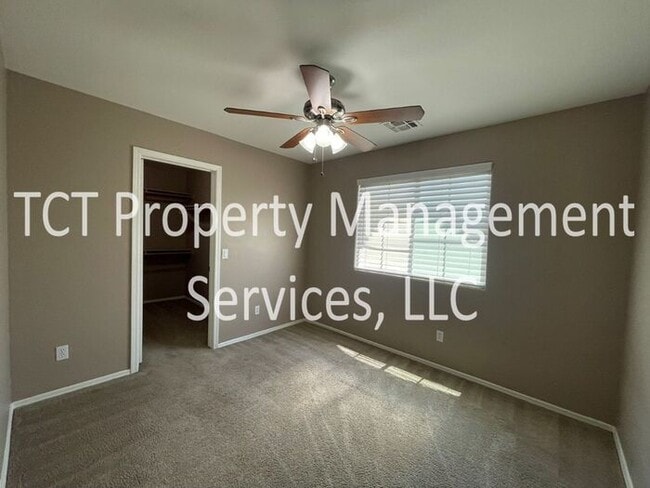 Building Photo - Updated 4 Bedroom on Corner Lot!