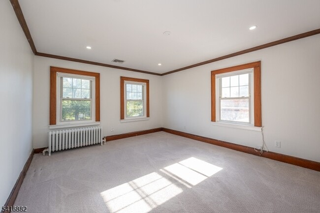 Building Photo - 176 Grove Ave