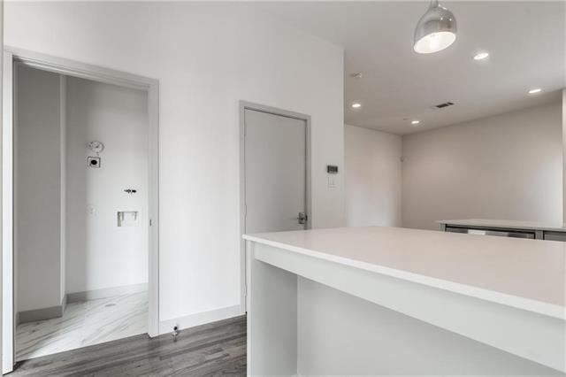 Building Photo - 2290 N Fitzhugh Ave