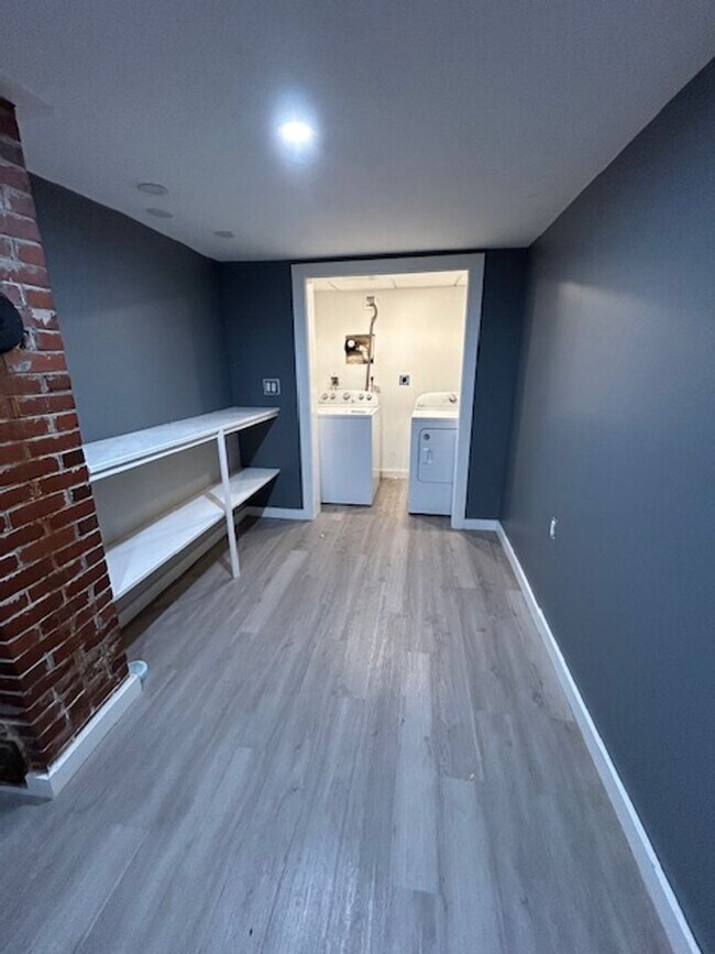 Building Photo - 35 Bath Rd