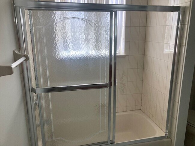 Building Photo - Family Friendly water front 3 Bedroom 3 bath Home with dock & lift -unfurnished-Available NOW