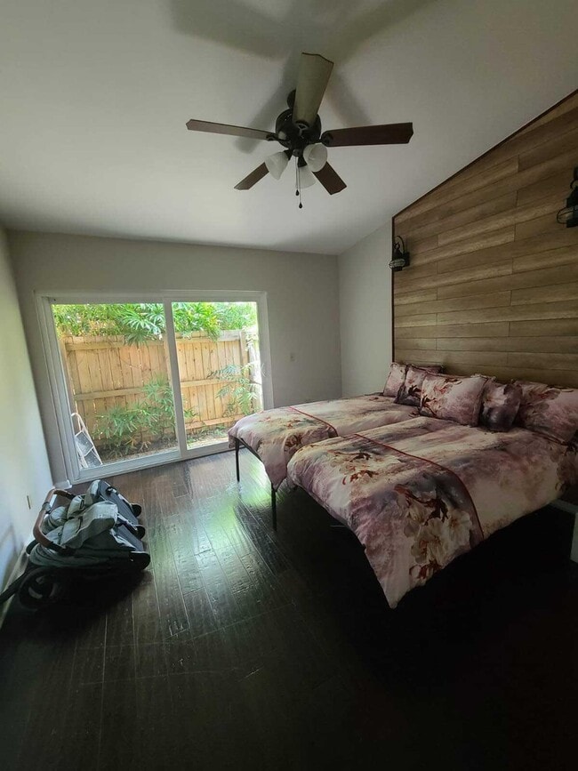 Building Photo - 7813 Kenway Pl W