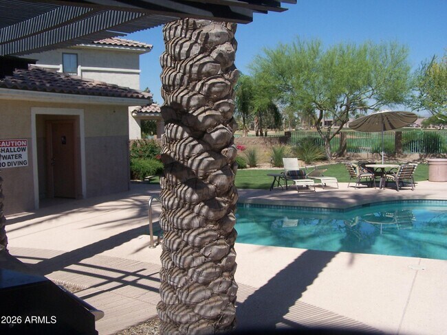 Building Photo - 13649 W Cypress St