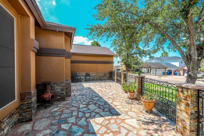 Building Photo - 1237 Whisper Hill Dr