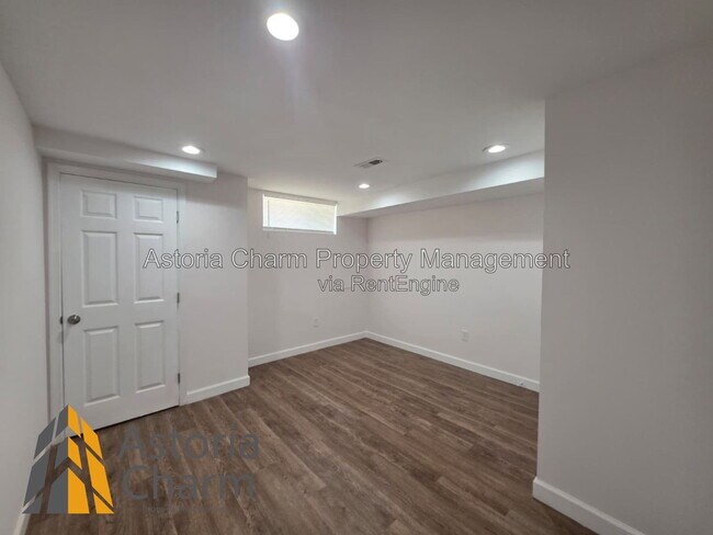 Building Photo - 905 N Patterson Park Ave
