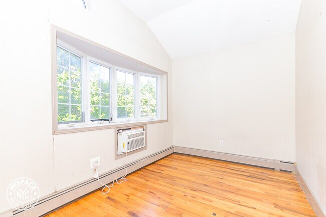 Building Photo - 966 Myrtle Ave