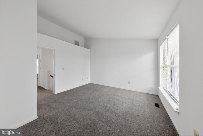 Building Photo - 409 Feather Dr