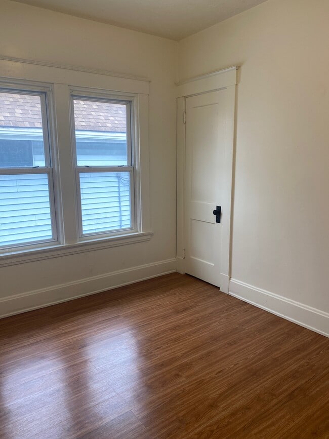 Building Photo - 1629 Grantwood Ave