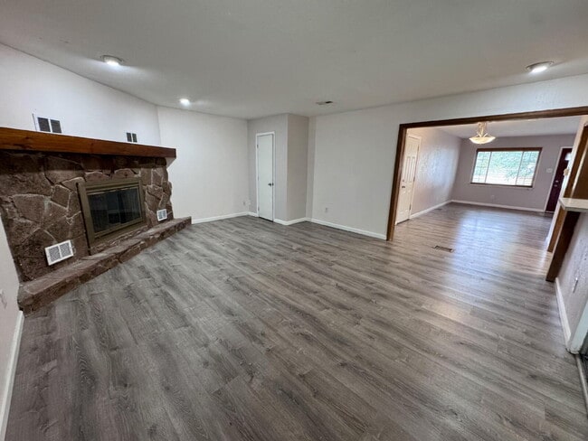 Building Photo - 3031 S Flamingo Way