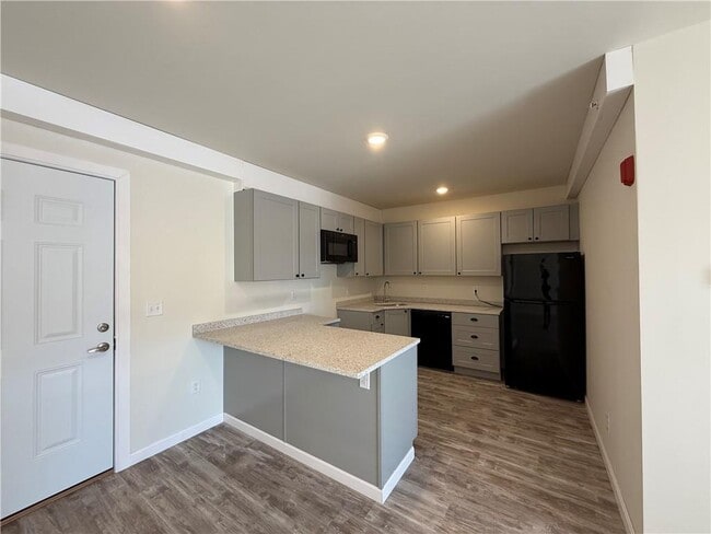 Building Photo - 327 Pine St