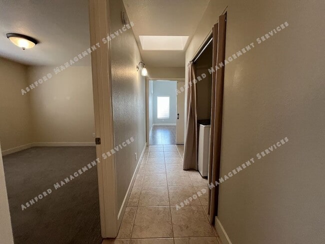 Building Photo - BEAUTIFUL 3 BEDROOM 2 BATHROOM HOME IN PEORIA