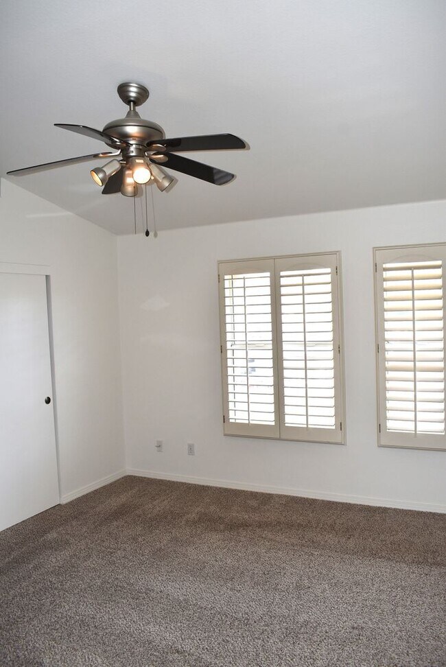 Building Photo - 3 Bedroom Townhome in El Cajon