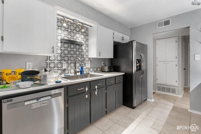 Building Photo - 4906 Colleen Dr