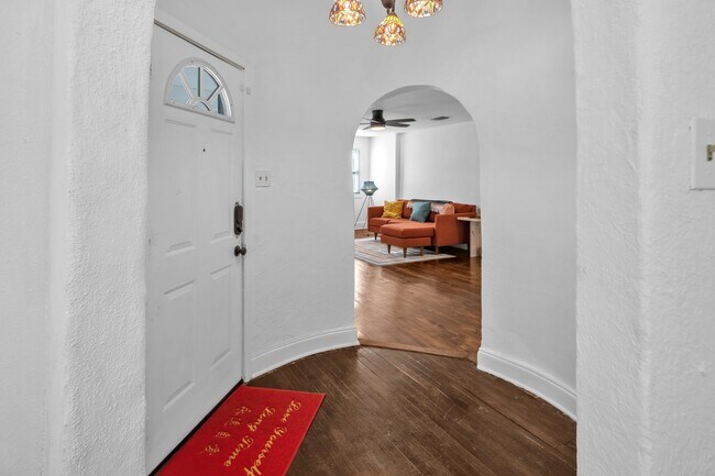 Building Photo - 1402 Fulton Ave