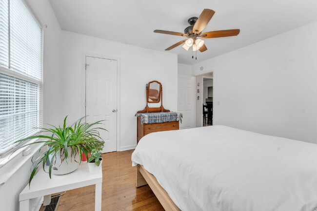 Building Photo - Quaint 3-Bedroom Retreat with Fireplace & ...
