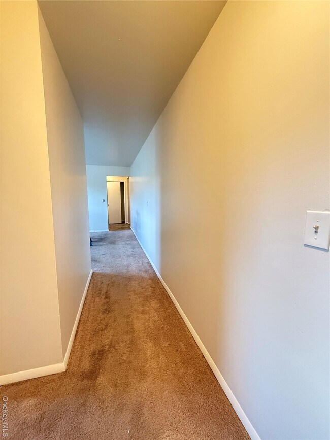 Building Photo - 33 Oak St