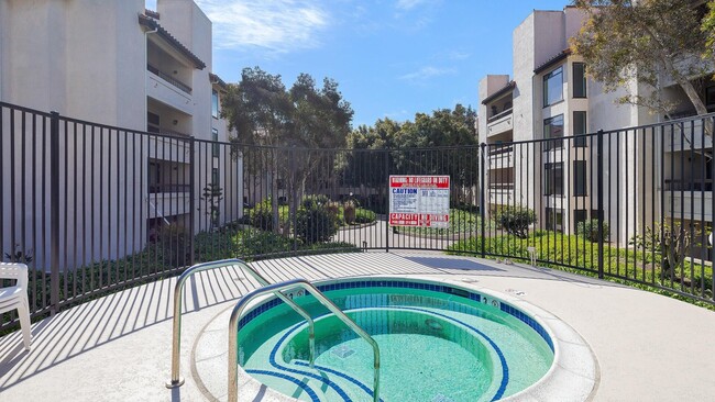 Building Photo - Lovely 1 bedroom Condo in Top-Rated Complex