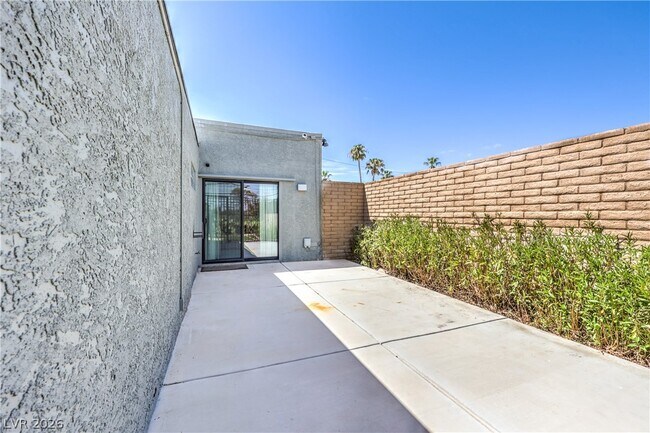 Building Photo - 1926 Papago Ln