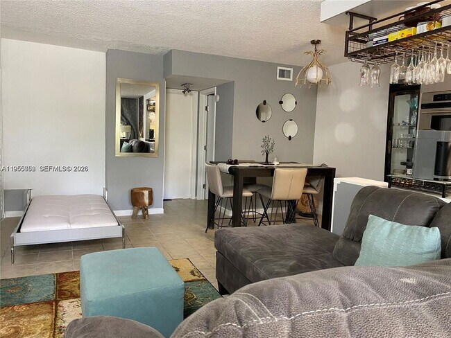 Building Photo - 1425 Arthur St