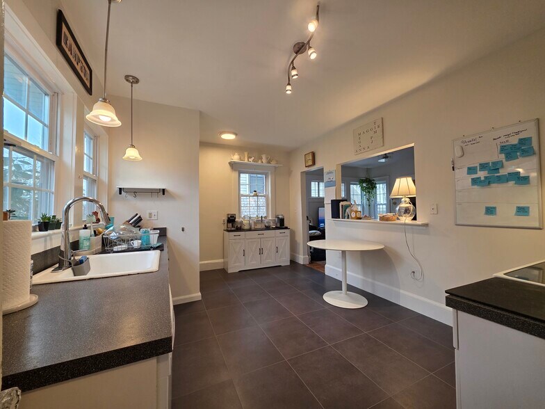 Building Photo - 9 Avon Rd