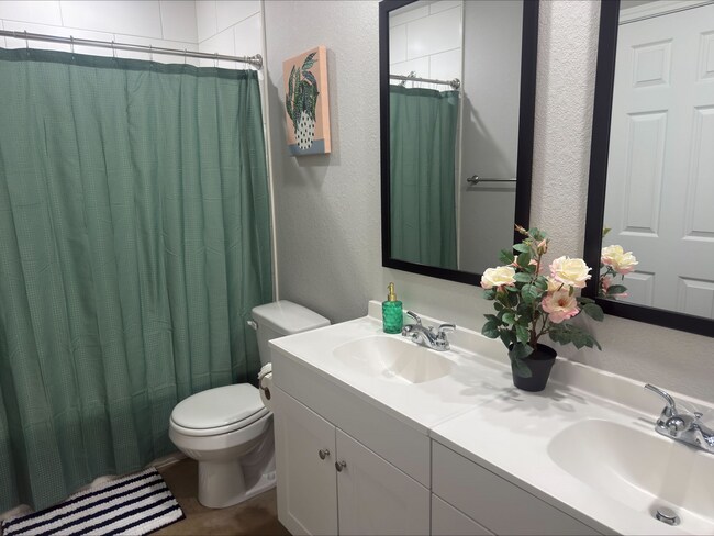 Building Photo - 1204 N 8th St