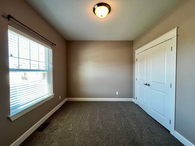 Building Photo - 8819 Kail Dr