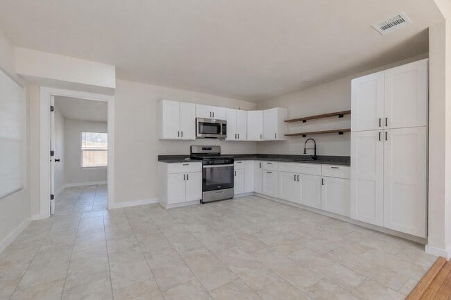 Building Photo - 306 Westmoreland Dr