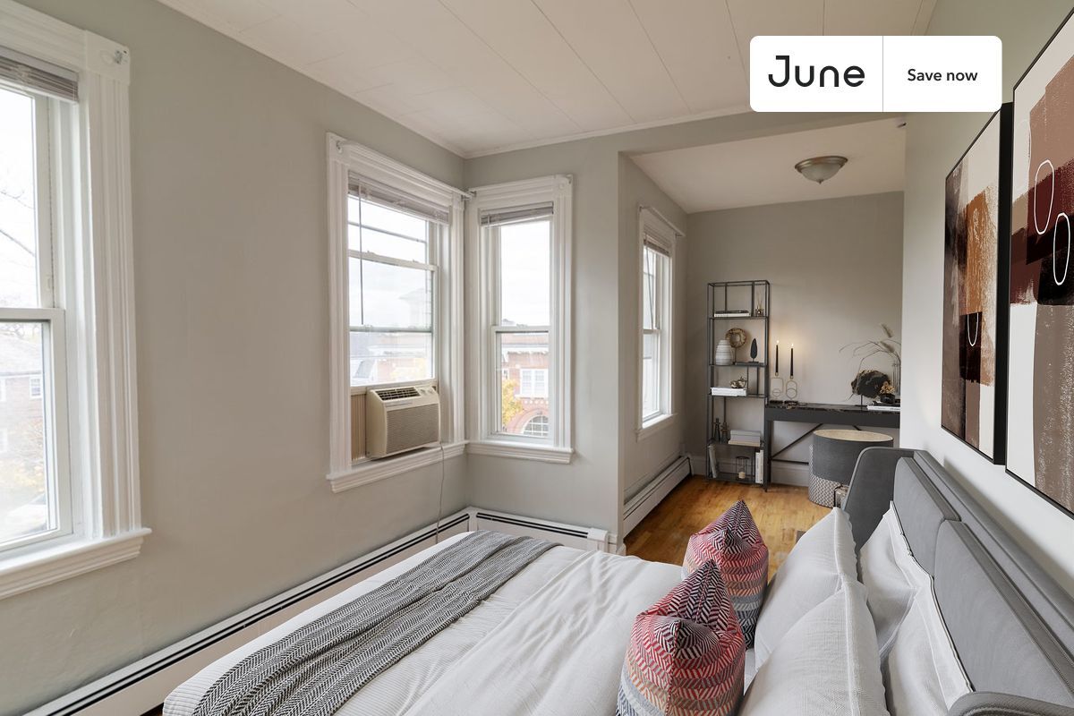 Building Photo - 2 Sherman St