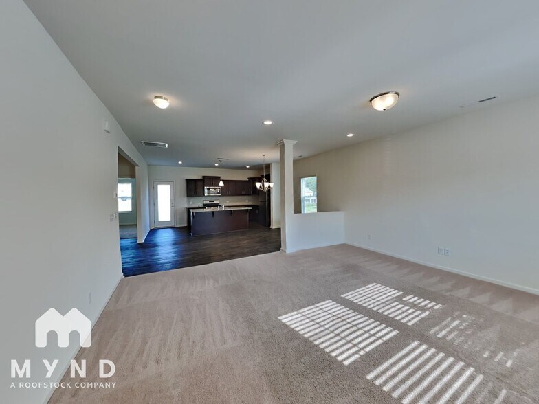 Building Photo - 2015 Creeks Landing Dr