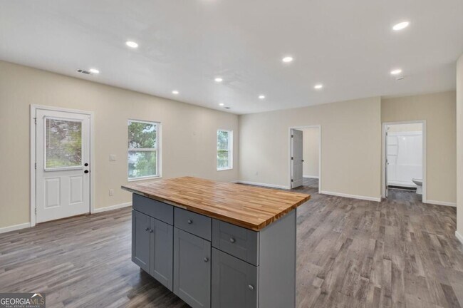 Building Photo - 160 Janney Cir